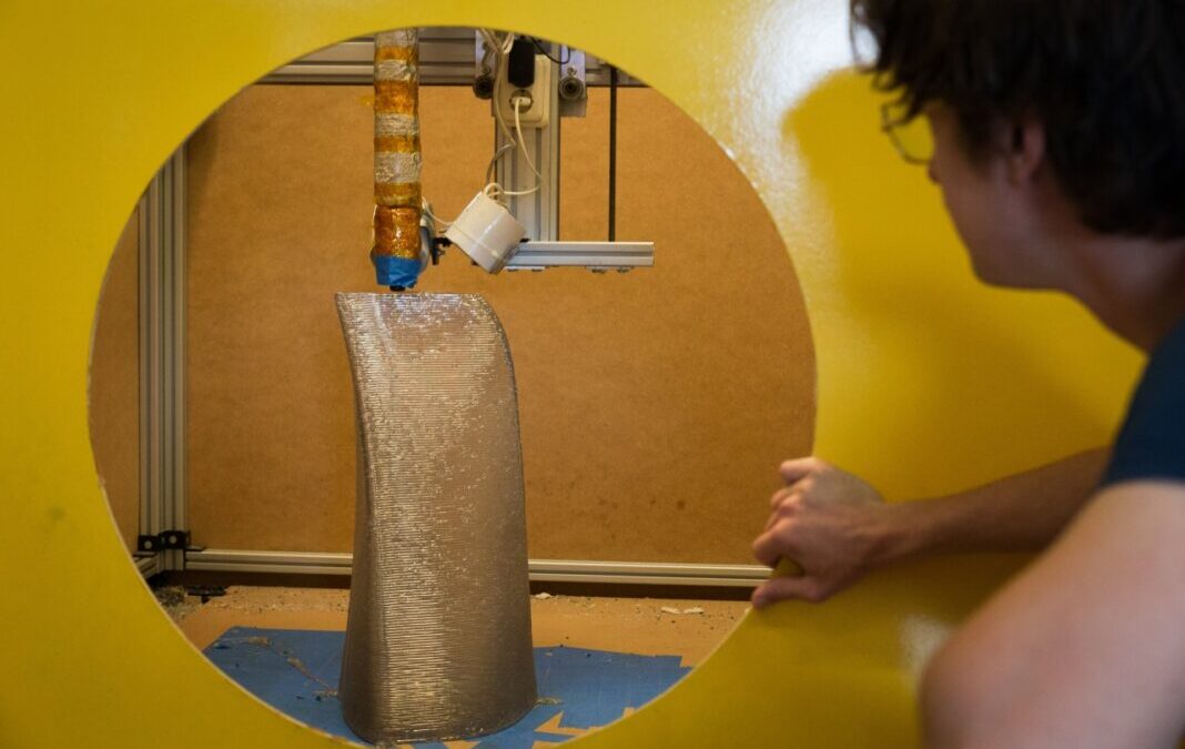 3D-printer maakt terrasmeubilair van gebruikte bierfusten